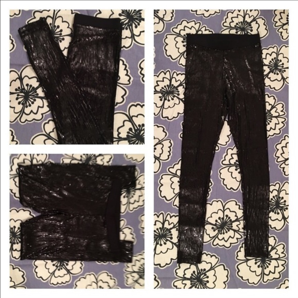SALE ⌛️NWT Black sequin leggings.